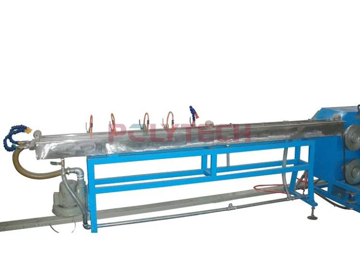 Équipement de fabrication de tuyau d'irrigation par égouttement de labyrinthe